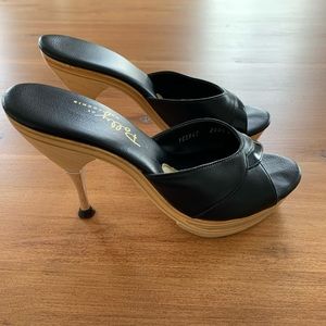 GENIE BY POLLY OF CALIFORNIA BLACK MULES S…